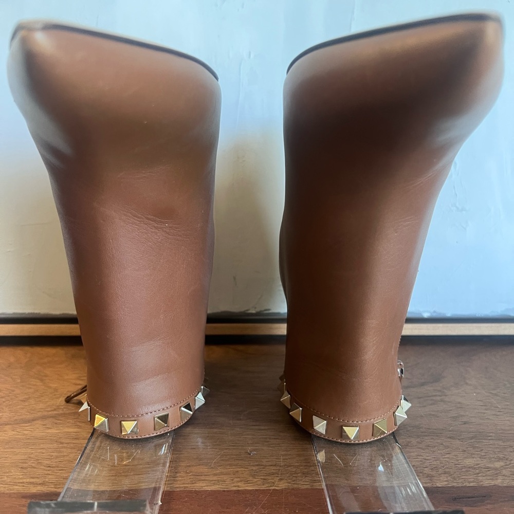 Valentino Garavani Camel Leather Pointed Ankle Booties with Gold Stud Trim - Picture 5 of 9